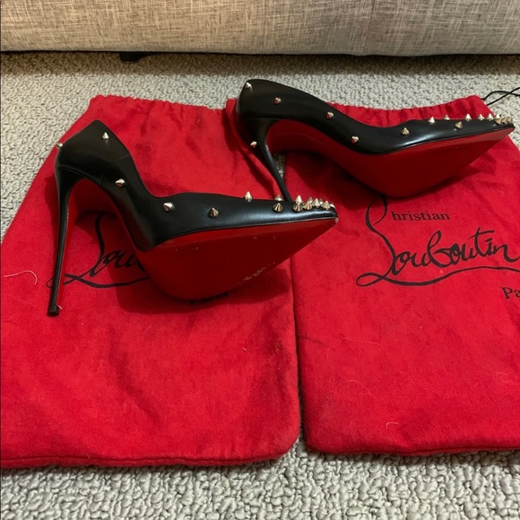 Christian Louboutin Black Leather Studded So Kate SZ 38 - Picture 4 of 6
